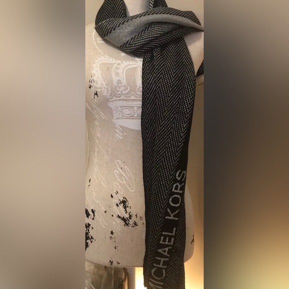 NEW Michael Kors Black Silver Metallic Herringbone Scarf O/S - Picture 7 of 11